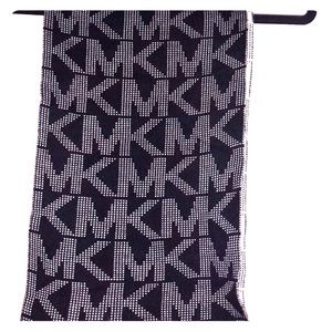 Micheal Kors 🧣 Scarf 🧣